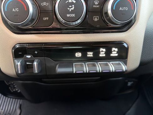 Used 2020 RAM 3500 Laramie AWD/4WD image 25