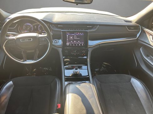 Used 2023 Jeep Grand Cherokee Altitude image 39