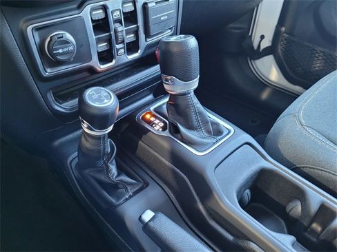 Used 2024 Jeep Wrangler Unlimited Sahara image 12