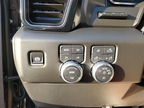 Used 2025 GMC Sierra 1500 AT4 w/ AT4 Premium Package AWD/4WD image 30