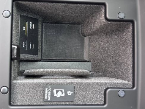 Certified 2024 Porsche Macan image 24