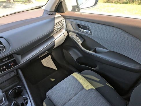 Used 2023 Nissan Rogue SV AWD/4WD image 17