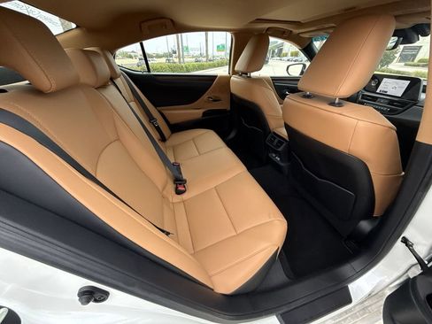 Used 2025 Lexus ES 350 w/ Premium Package FWD image 17