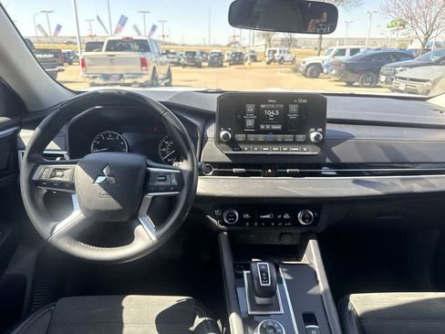 Used 2024 Mitsubishi Outlander SE image 18