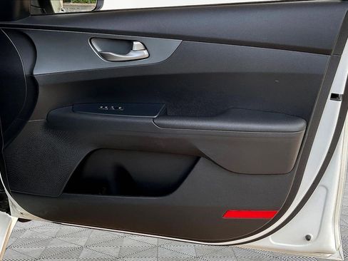 Used 2020 Kia Forte LXS FWD image 26