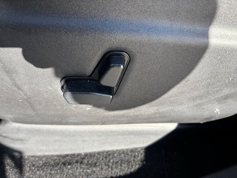 Used 2019 Jeep Grand Cherokee Altitude image 15