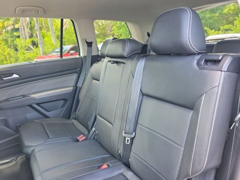 Used 2023 Volkswagen Atlas SE w/ Black Wheel Package FWD image 10