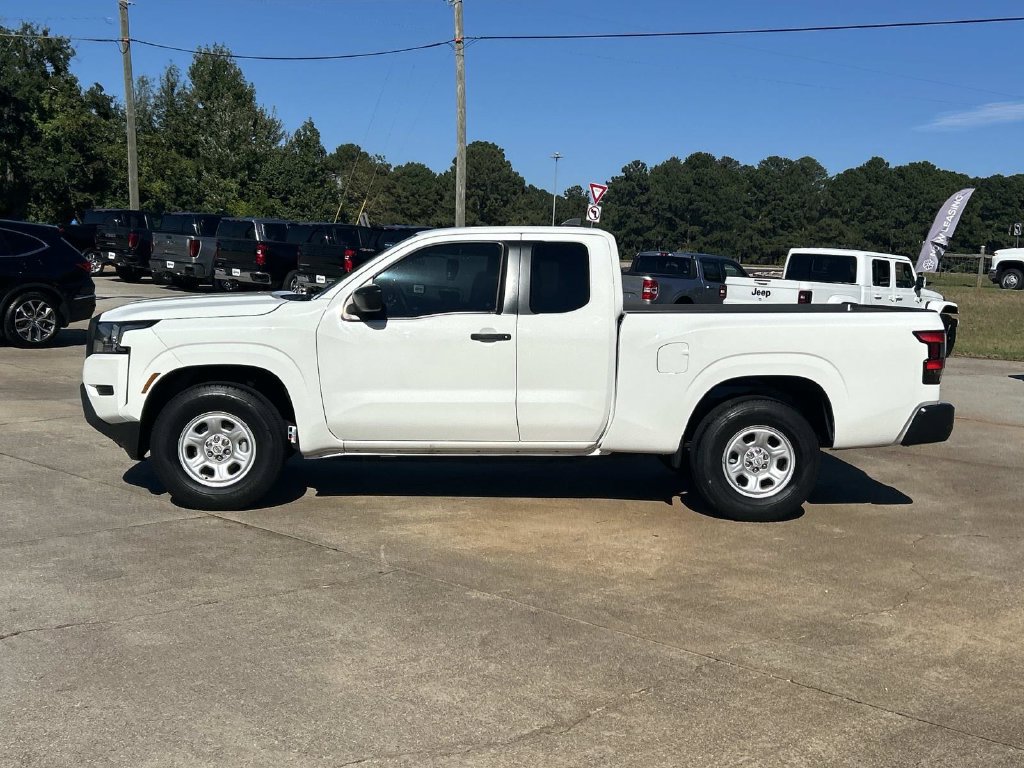 Used 2024 Nissan Frontier S RWD image 2