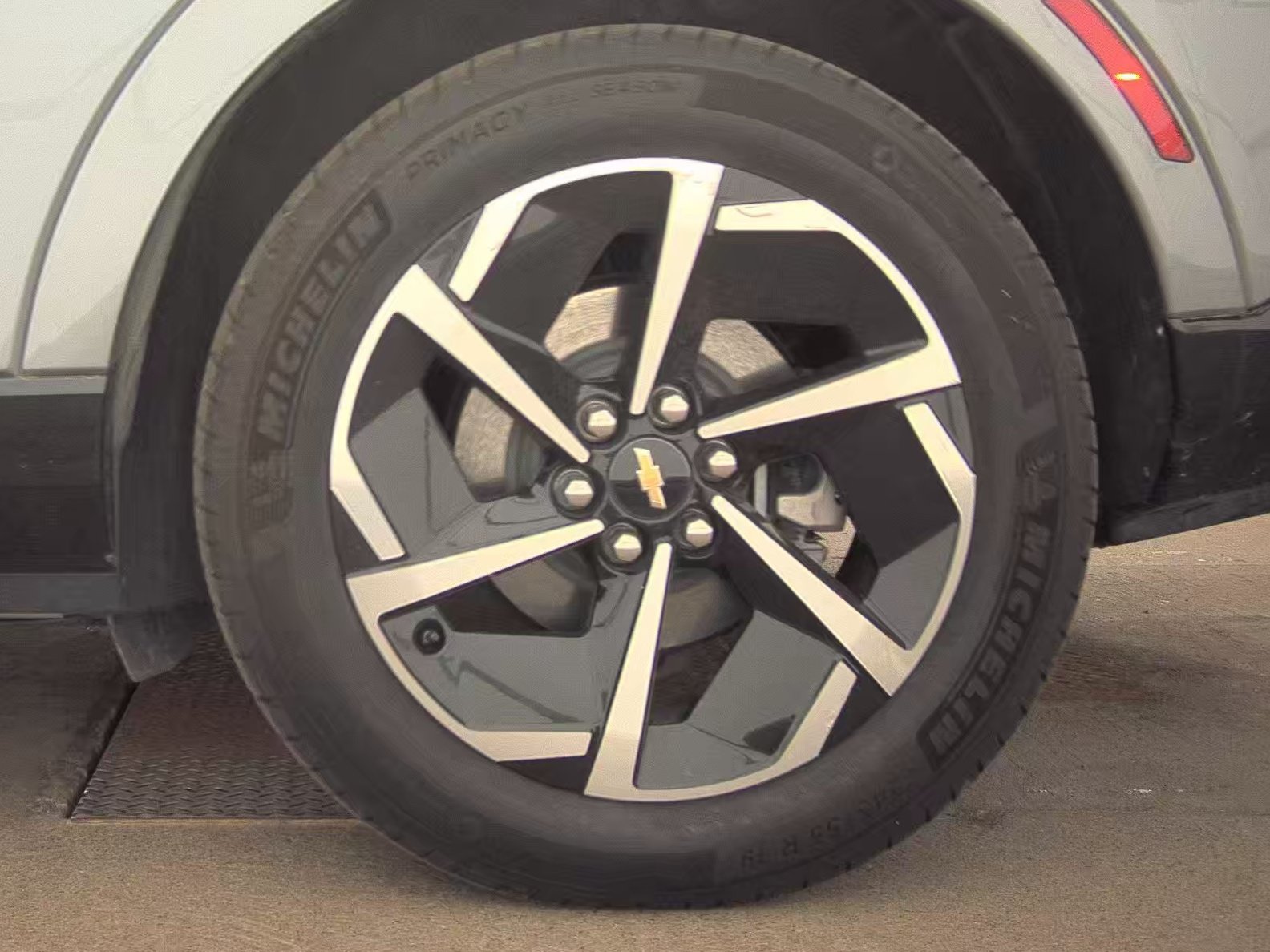 Used 2024 Chevrolet Equinox EV LT FWD image 21