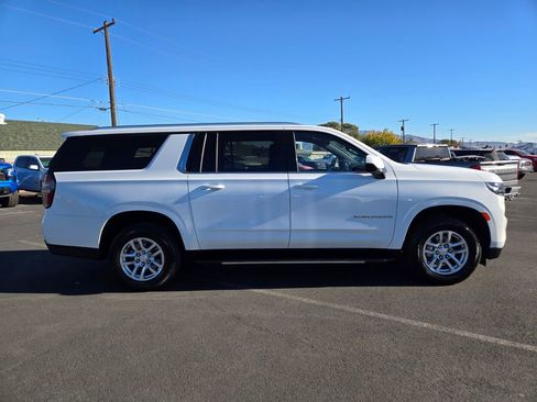Used 2024 Chevrolet Suburban LT image 6