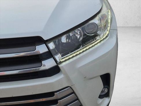 Used 2019 Toyota Highlander Limited FWD image 9