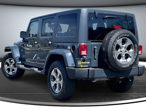 Used 2017 Jeep Wrangler Unlimited Sahara w/ Connectivity Group AWD/4WD image 4