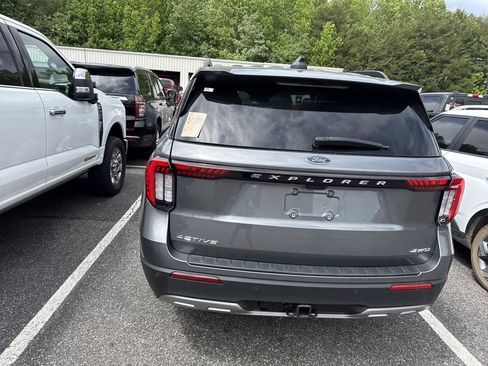 Used 2025 Ford Explorer Active w/ Active Comfort Package AWD/4WD image 17