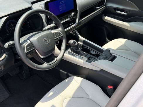 Used 2024 Toyota Grand Highlander FWD image 4