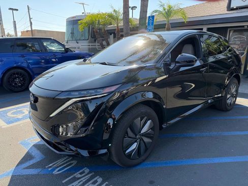 Used 2025 Nissan Ariya AWD image 3