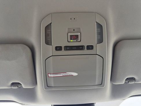 Used 2021 Toyota Highlander LE FWD image 7