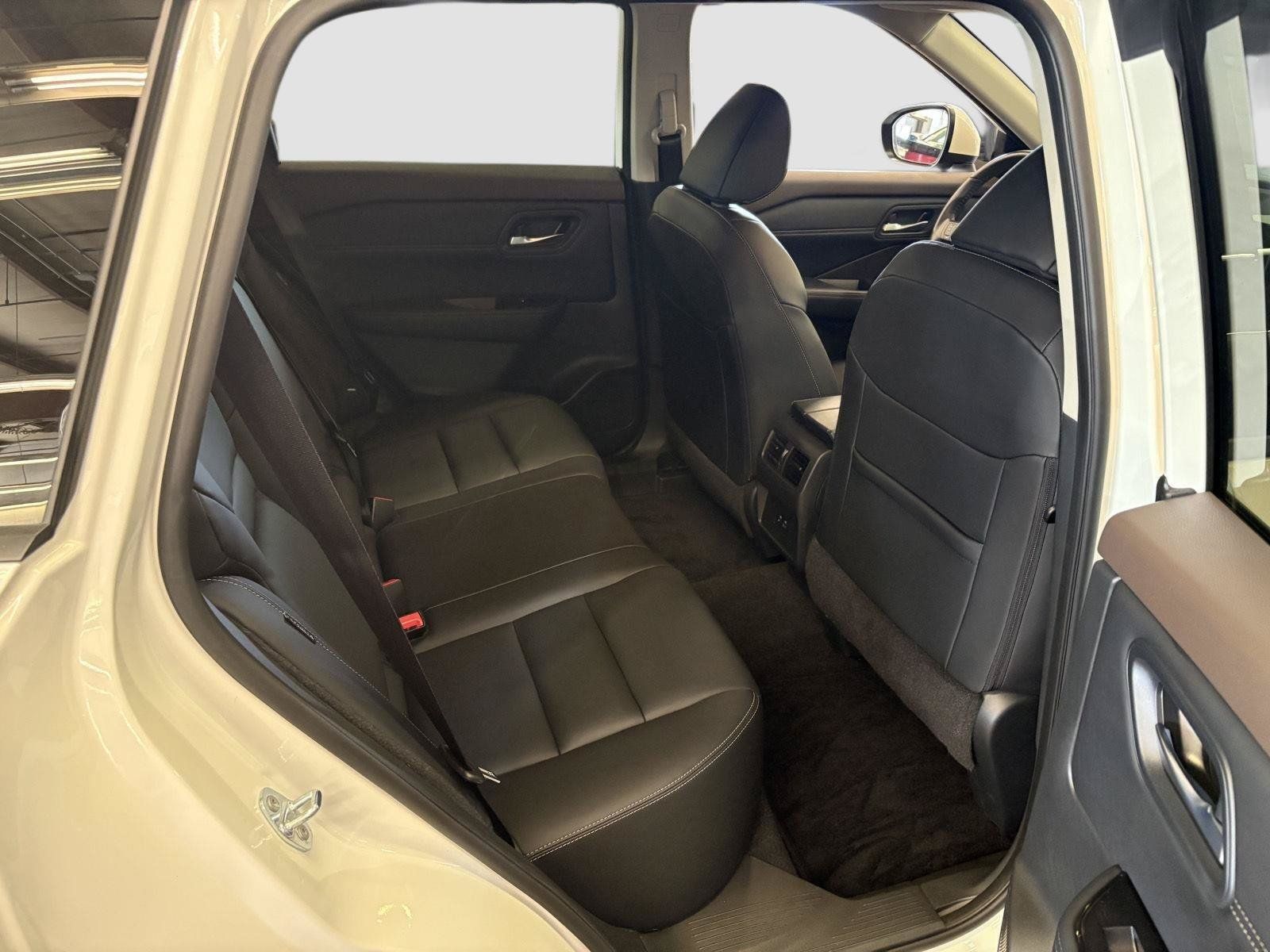 Used 2023 Nissan Rogue SL AWD/4WD image 17