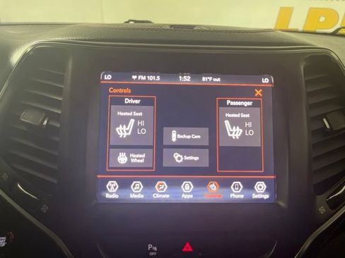Used 2019 Jeep Cherokee Trailhawk w/ Comfort/Convenience Group AWD/4WD image 30