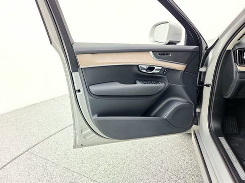 Certified 2025 Volvo XC90 B6 Plus image 27