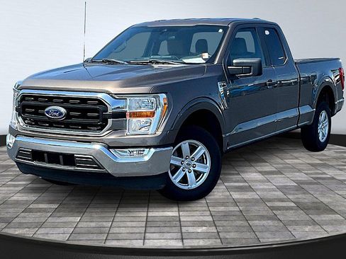 Used 2022 Ford F150 XLT w/ Trailer Tow Package RWD image 1
