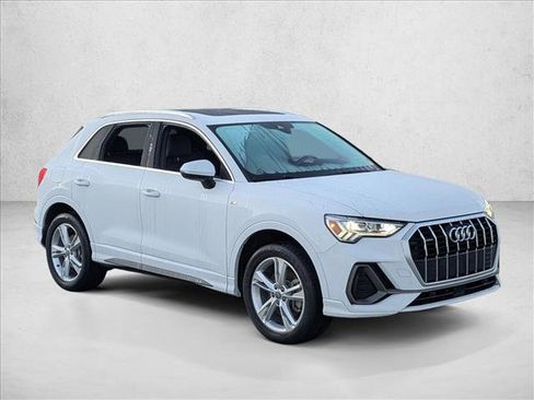 Used 2020 Audi Q3 2.0T Premium Plus w/ Premium Plus Package image 3