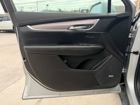 Used 2017 Cadillac XT5 Luxury w/ Driver Awareness Package image 22