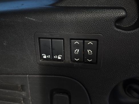 Used 2018 Chevrolet Suburban LT image 20