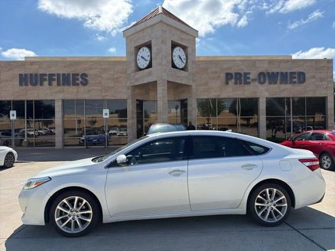 Used 2013 Toyota Avalon Limited FWD image 1