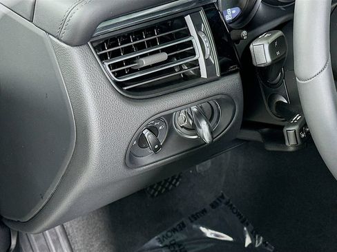 Certified 2026 Porsche Macan AWD/4WD image 11