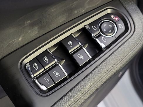 Certified 2019 Porsche Macan S AWD/4WD image 20