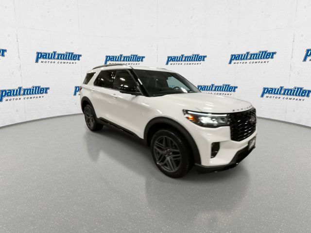 Used 2026 Ford Explorer ST-Line w/ ST-Line Street Pack AWD/4WD image 2