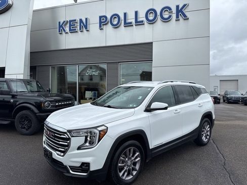 Used 2023 GMC Terrain SLT image 2