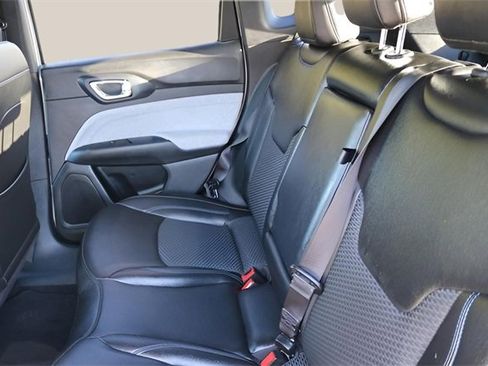 Used 2024 Jeep Compass Latitude image 13