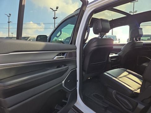 Used 2024 Jeep Wagoneer Series II image 11