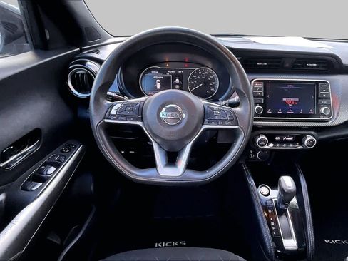 Used 2018 Nissan Kicks SV FWD image 9