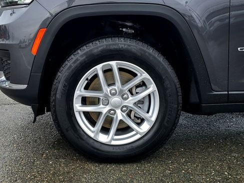 Used 2025 Jeep Grand Cherokee L Laredo w/ Luxury Tech Group I image 32