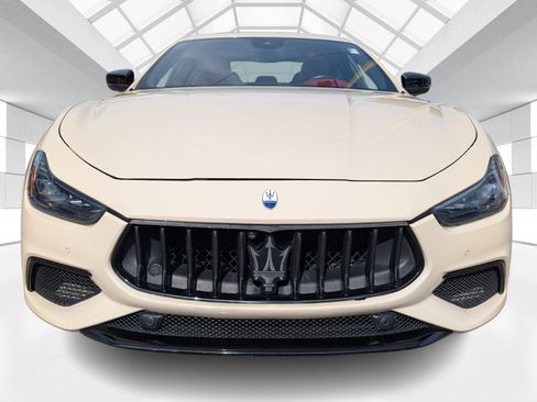 Used 2022 Maserati Ghibli Modena image 2