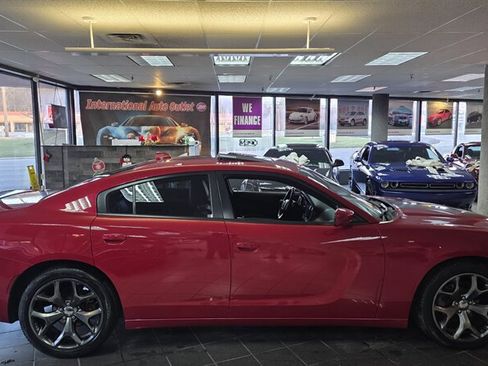 Used 2015 Dodge Charger SXT w/ Plus Group image 5