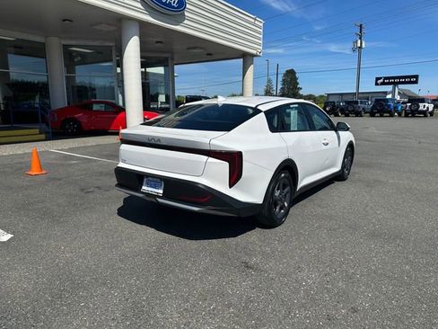 Used 2025 Kia K4 FWD image 2