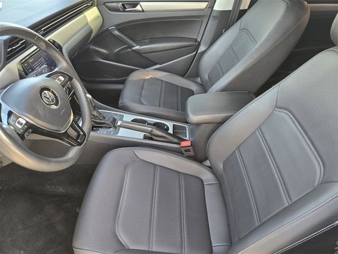 Used 2021 Volkswagen Passat 2.0T SE image 18