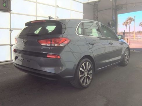 Used 2018 Hyundai Elantra GT image 3