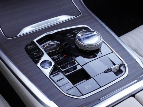 Used 2026 BMW X7 xDrive40i w/ Executive Package image 29