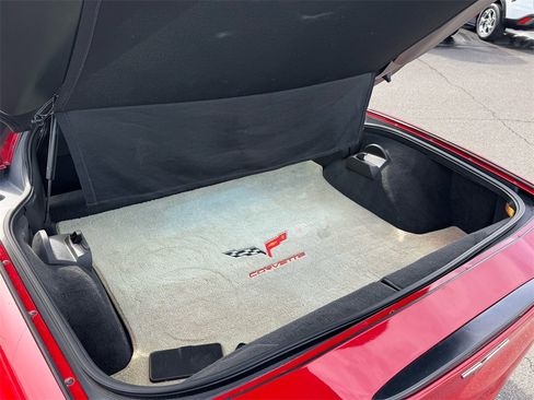 Used 2005 Chevrolet Corvette Coupe w/ Preferred Equipment Group image 17