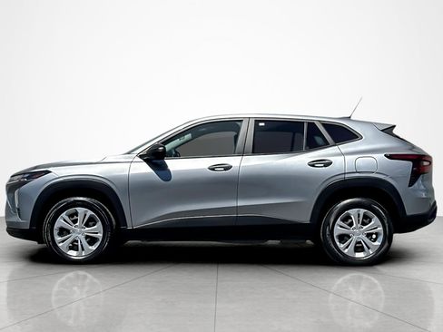 Used 2024 Chevrolet Trax LS w/ Driver Confidence Package FWD image 2