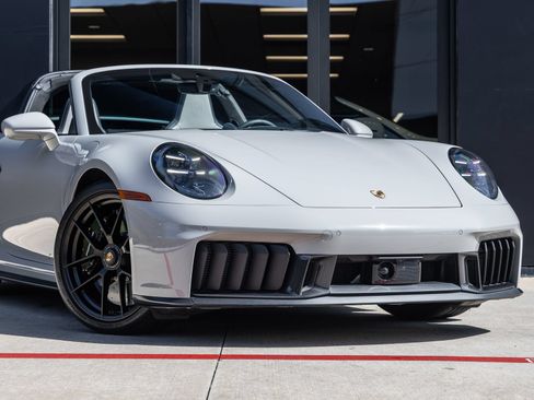 Certified 2025 Porsche 911 Targa 4 GTS AWD/4WD image 9