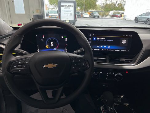 Used 2026 Chevrolet Trax LT FWD image 16