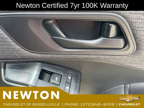 Used 2023 Nissan Rogue S FWD image 25