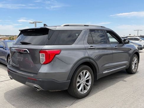 Used 2021 Ford Explorer Limited w/ Equipment Group 301A RWD image 2
