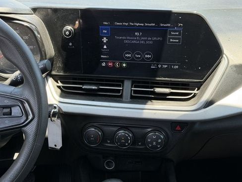 Used 2024 Chevrolet Trax LS w/ LS Convenience Package FWD image 16