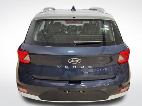 Used 2020 Hyundai Venue image 25